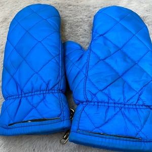 Vintage ski mittens